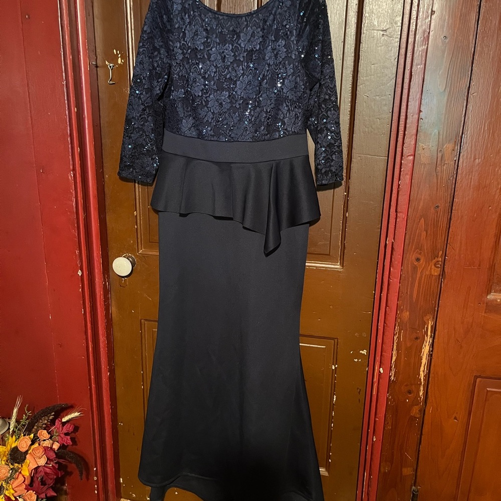 Womens Jessica Howard evening dress. Size 12